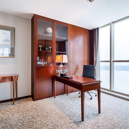 Hotel Crowne Plaza Zhenjiang By Ihg Exterior foto